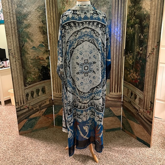 Absolutely Fabulous “Free People” sheer blue print Kimono - Picture 5 of 6